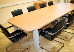 Как выбрать стол для совещаний и переговоров