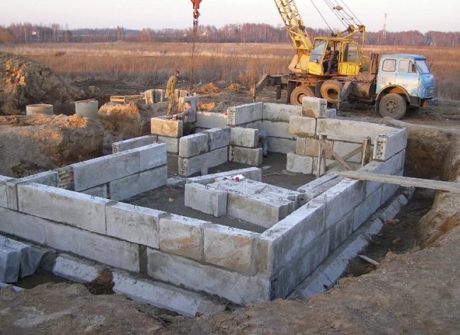 Как выбрать бетонные блоки для фундамента