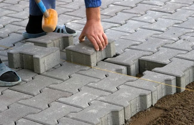 Тротуарная плитка: зачем нужна, преимущества стройматериала
