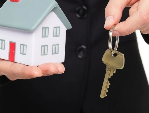 Как выбрать специалиста для проведения сделки с недвижимостью?