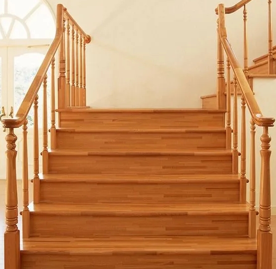 Преимущества деревянных лестниц